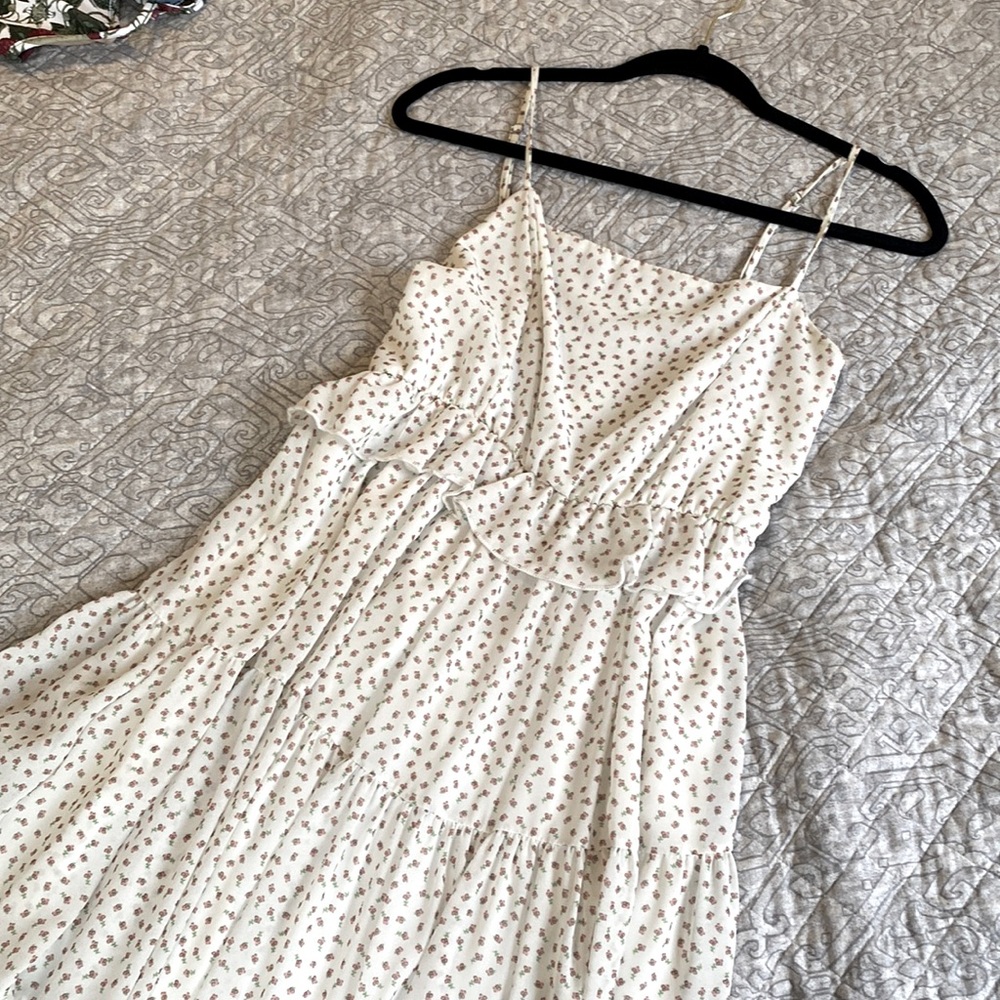 ALTAR’D STATE Dainty Flower Off-white dress